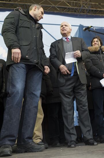 Supporters of eurointegration hold Dignity Day rally on Kiev's Maidan Nezalezhnosti