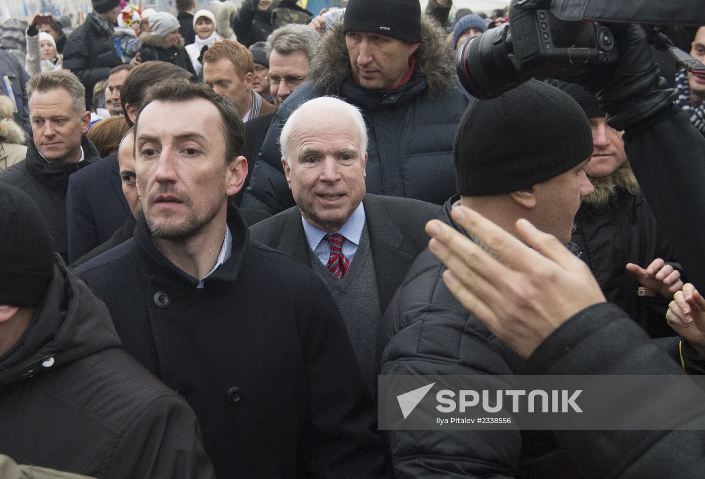 Supporters of eurointegration hold Dignity Day rally on Kiev's Maidan Nezalezhnosti
