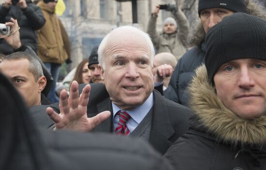 Supporters of eurointegration hold Dignity Day rally on Kiev's Maidan Nezalezhnosti