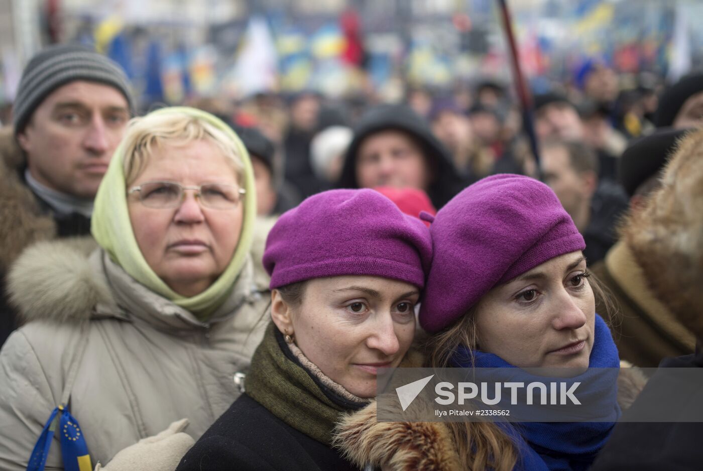 Supporters of pro-EU integration hold Dignity Day rally on Kiev's Maidan Nezalezhnosti