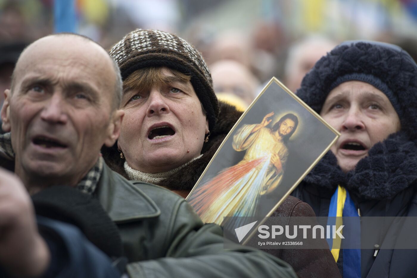 Supporters of pro-EU integration hold Dignity Day rally on Kiev's Maidan Nezalezhnosti
