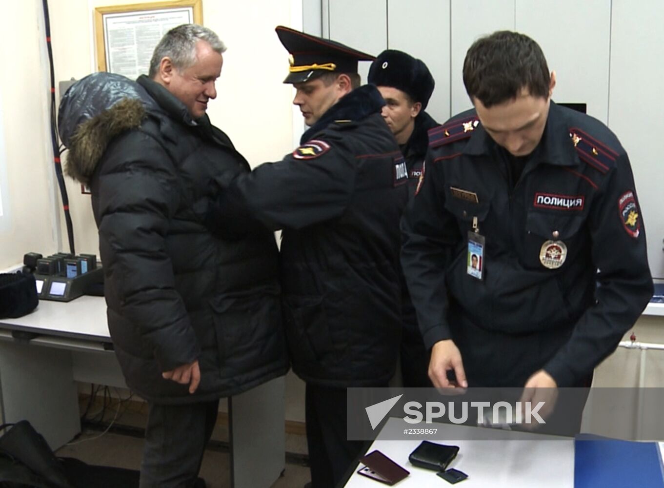 Police detain passenger who attacked flight attendant