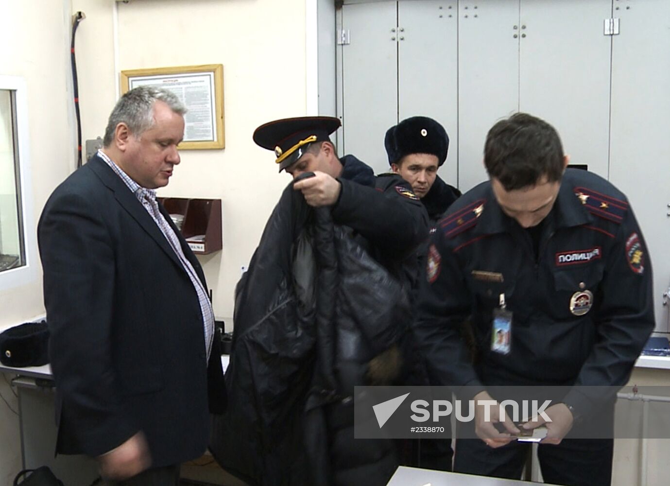 Police detain passenger who attacked flight attendant