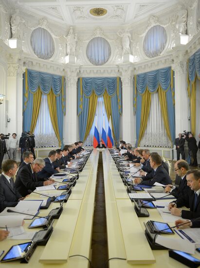 Dmitry Medvedev holds meeting of North Caucasus Commission