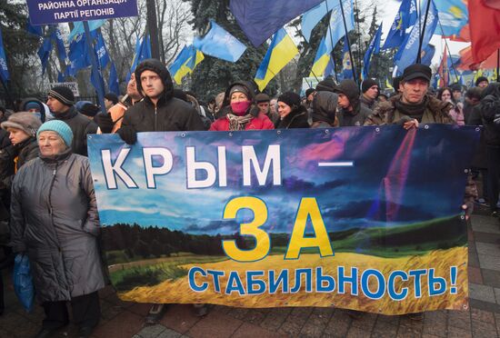 Supporters of Party of Regions continue termless rally in Kiev