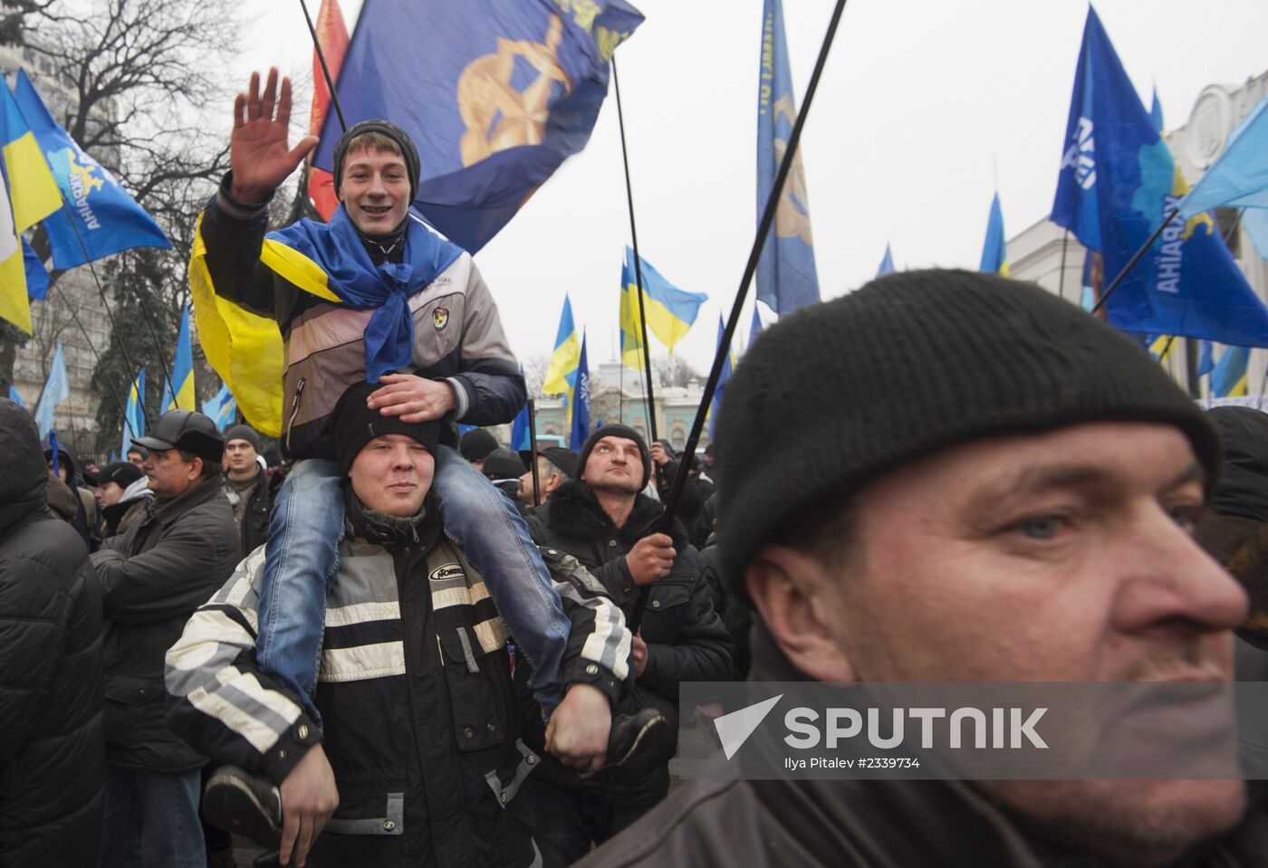 Supporters of Party of Regions continue termless rally in Kiev