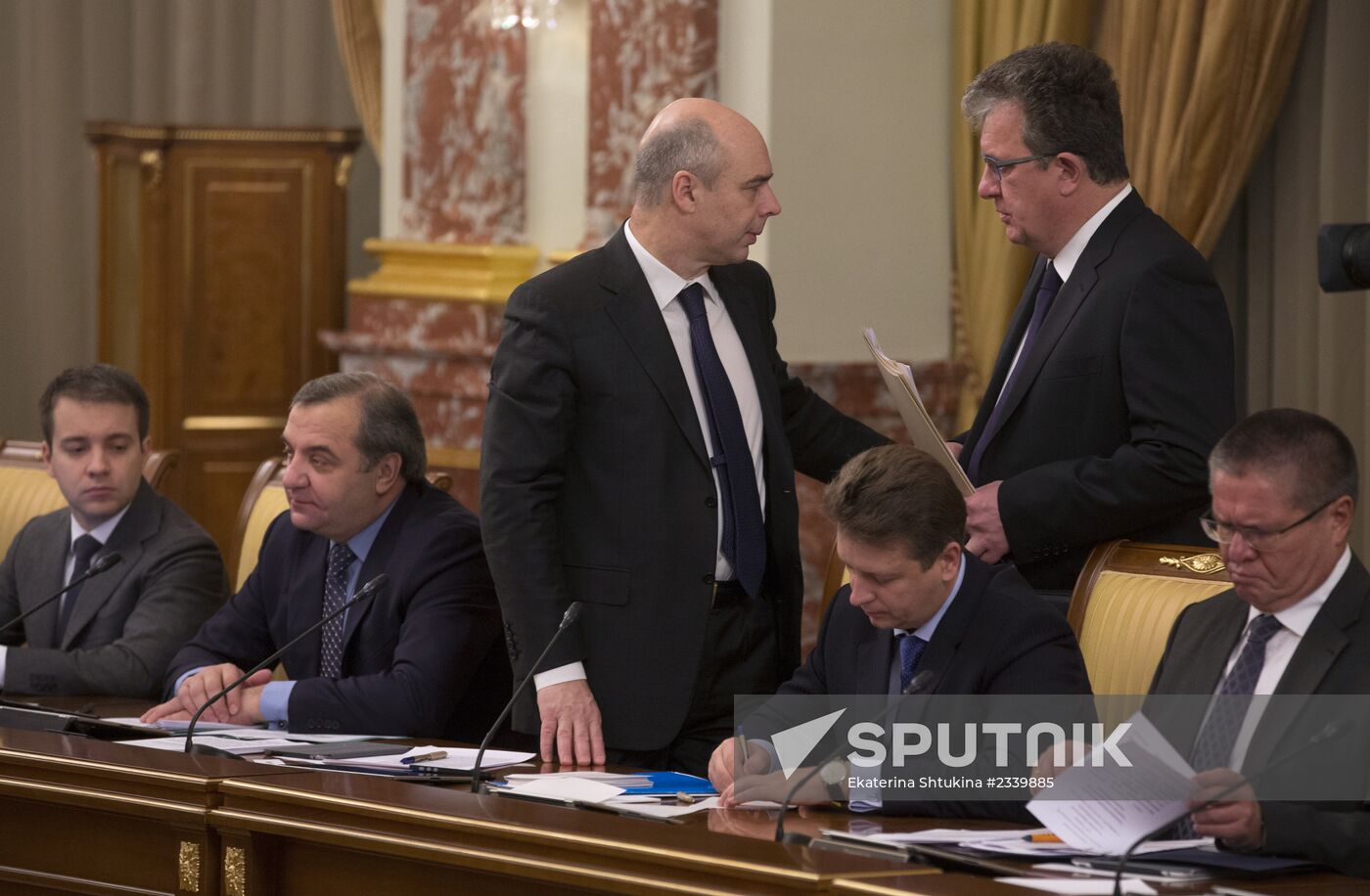 Dmitry Medvedev holds Government meeting