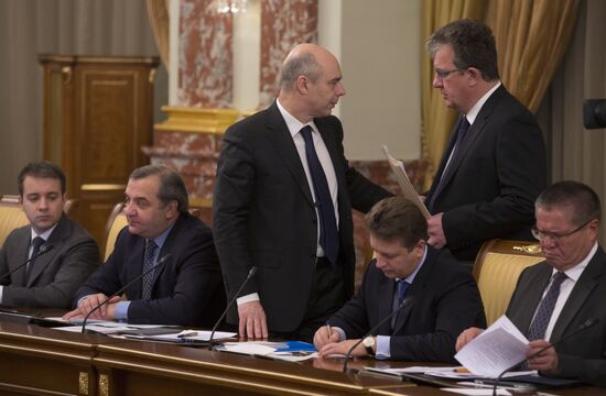 Dmitry Medvedev holds Government meeting