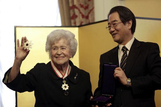 Irina Antonova receives Japan's Rising Sun Order