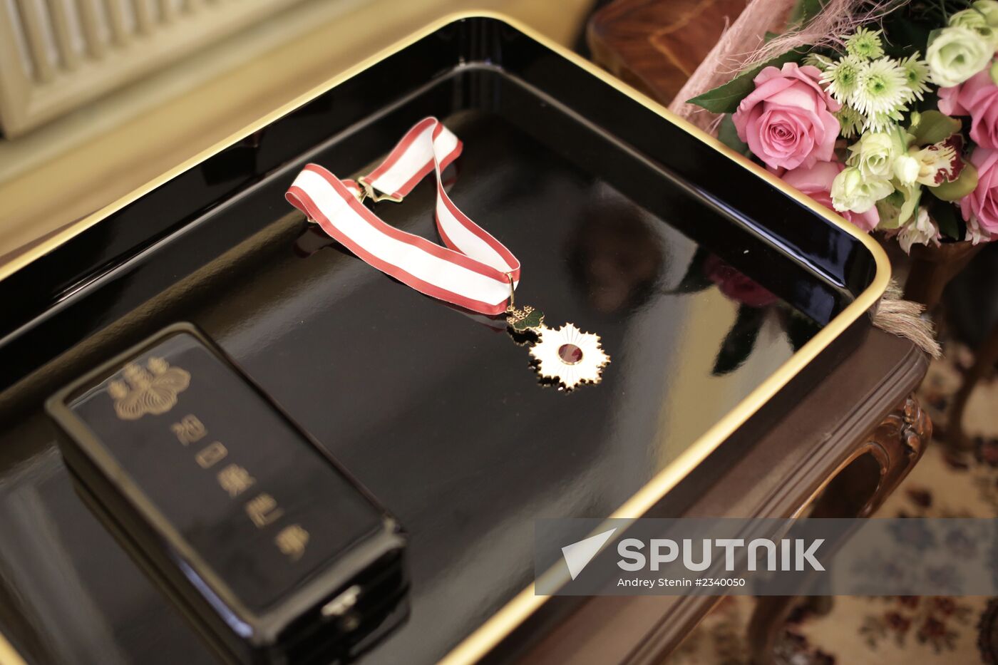Irina Antonova receives Japan's Rising Sun Order