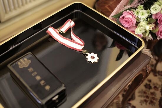 Irina Antonova receives Japan's Rising Sun Order