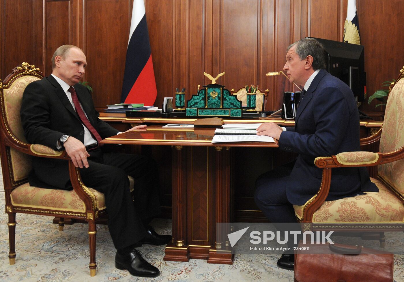 Vladimir Putin and Igor Sechin meet in the Kremlin
