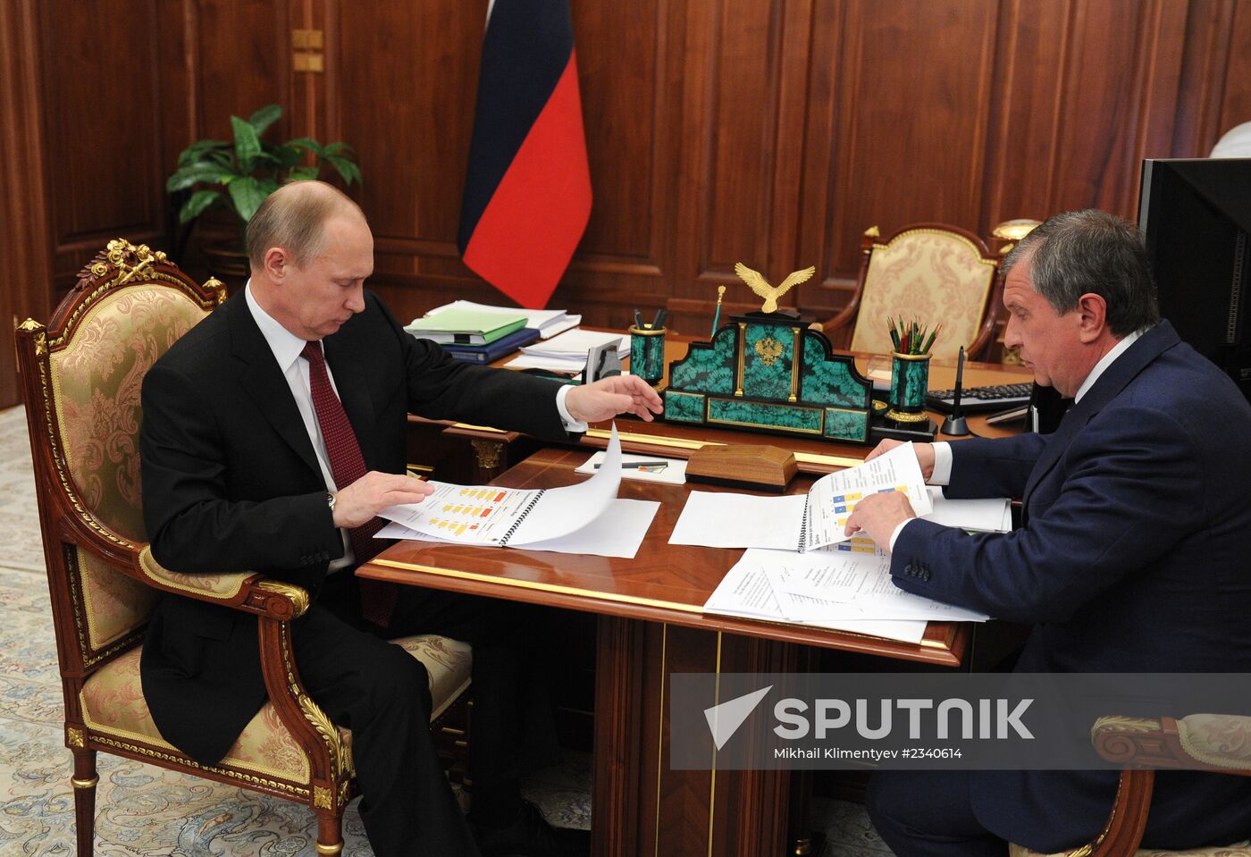 Vladimir Putin and Igor Sechin meet in the Kremlin