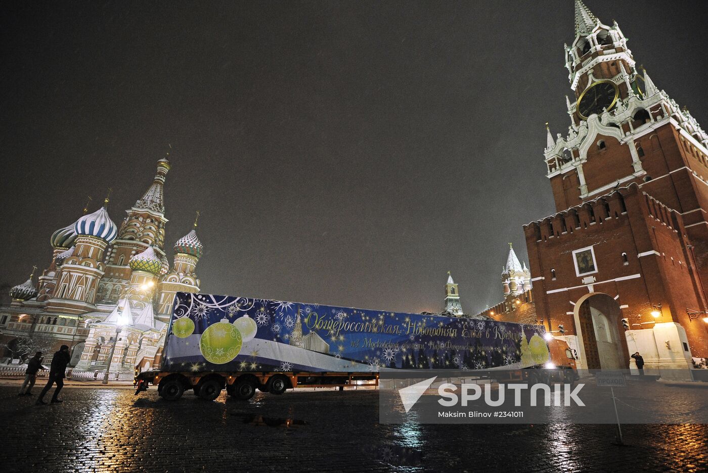 Country's main New Year's tree delivered to Red Square