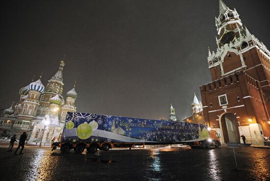 Country's main New Year's tree delivered to Red Square