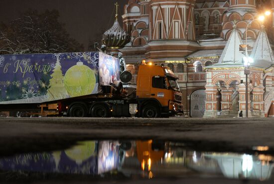 Country's main New Year's tree delivered to Red Square