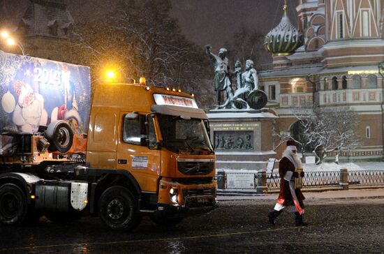 Country's main New Year's tree delivered to Red Square