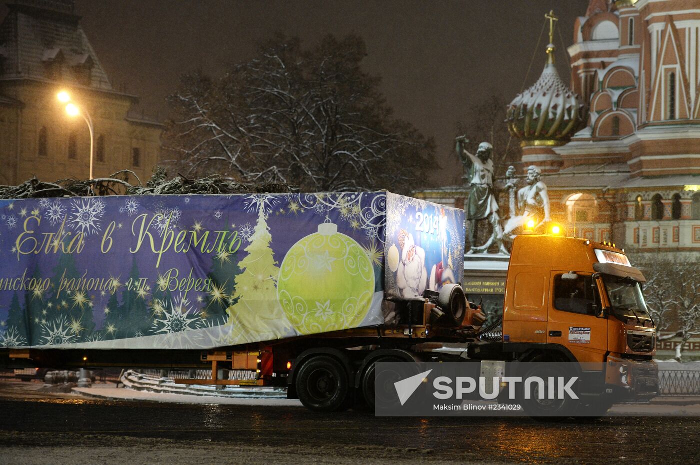 Country's main New Year's tree delivered to Red Square