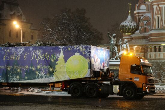 Country's main New Year's tree delivered to Red Square