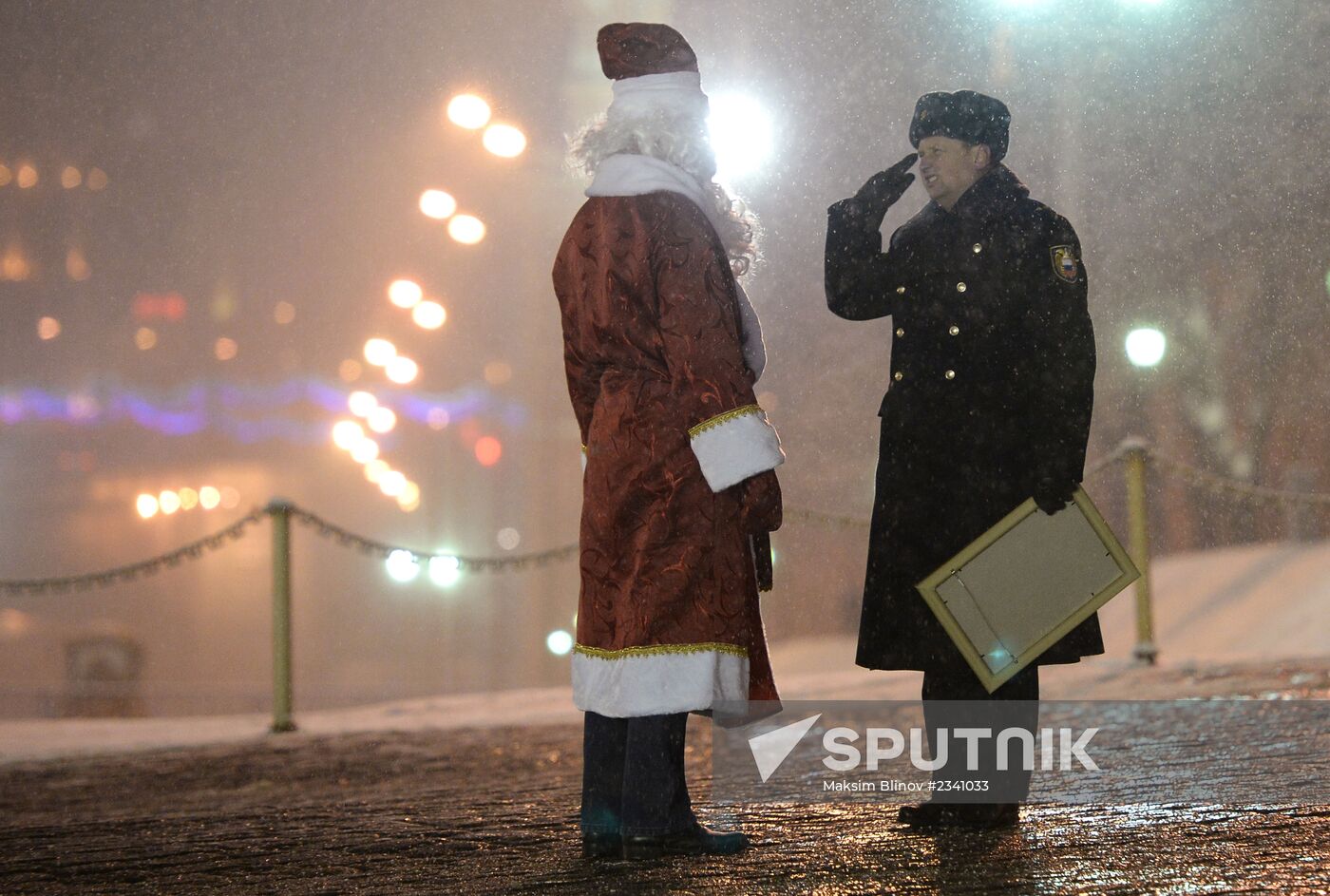 Country's main New Year's tree delivered to Red Square