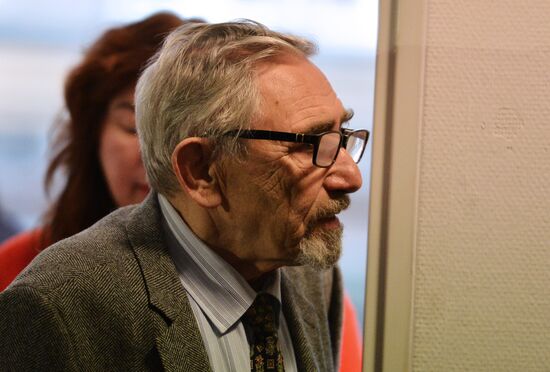 Mikhail Khodorkovsky holds news conference in Berlin