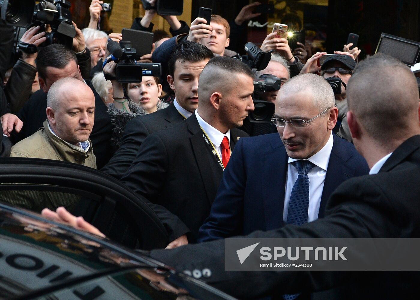 Mikhail Khodorkovsky holds news conference in Berlin