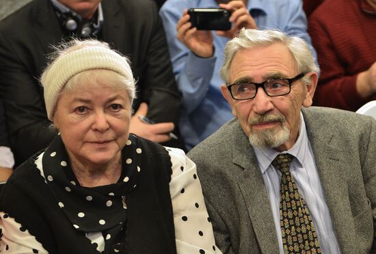 Mikhail Khodorkovsky holds news conference in Berlin