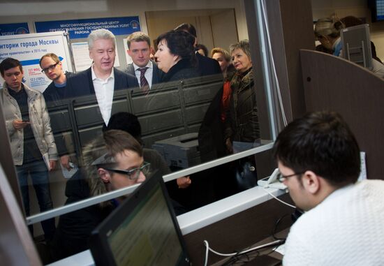 Sergei Sobyanin visits new Kotlovka integrated government service center