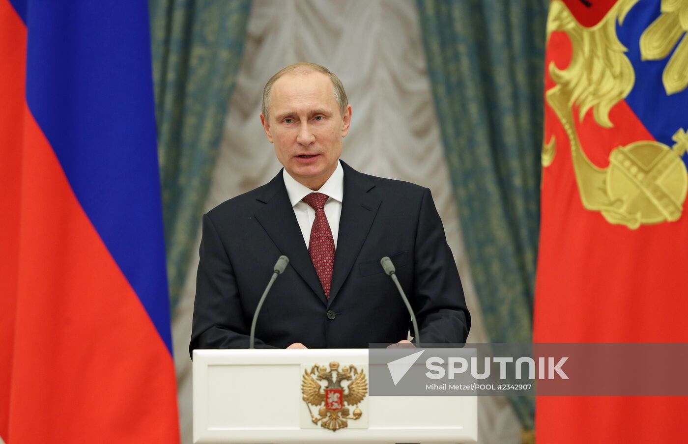 Vladimir Putin presents Russian state awards