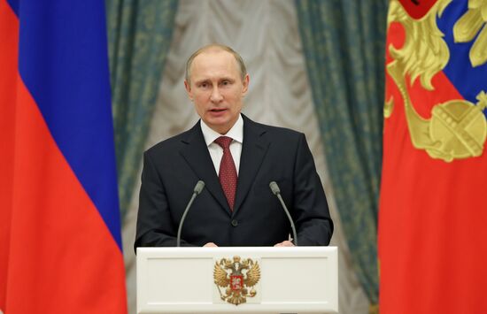 Vladimir Putin presents Russian state awards