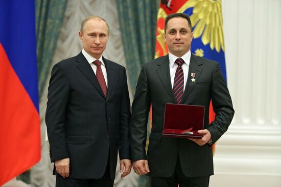 Vladimir Putin presents Russian state awards