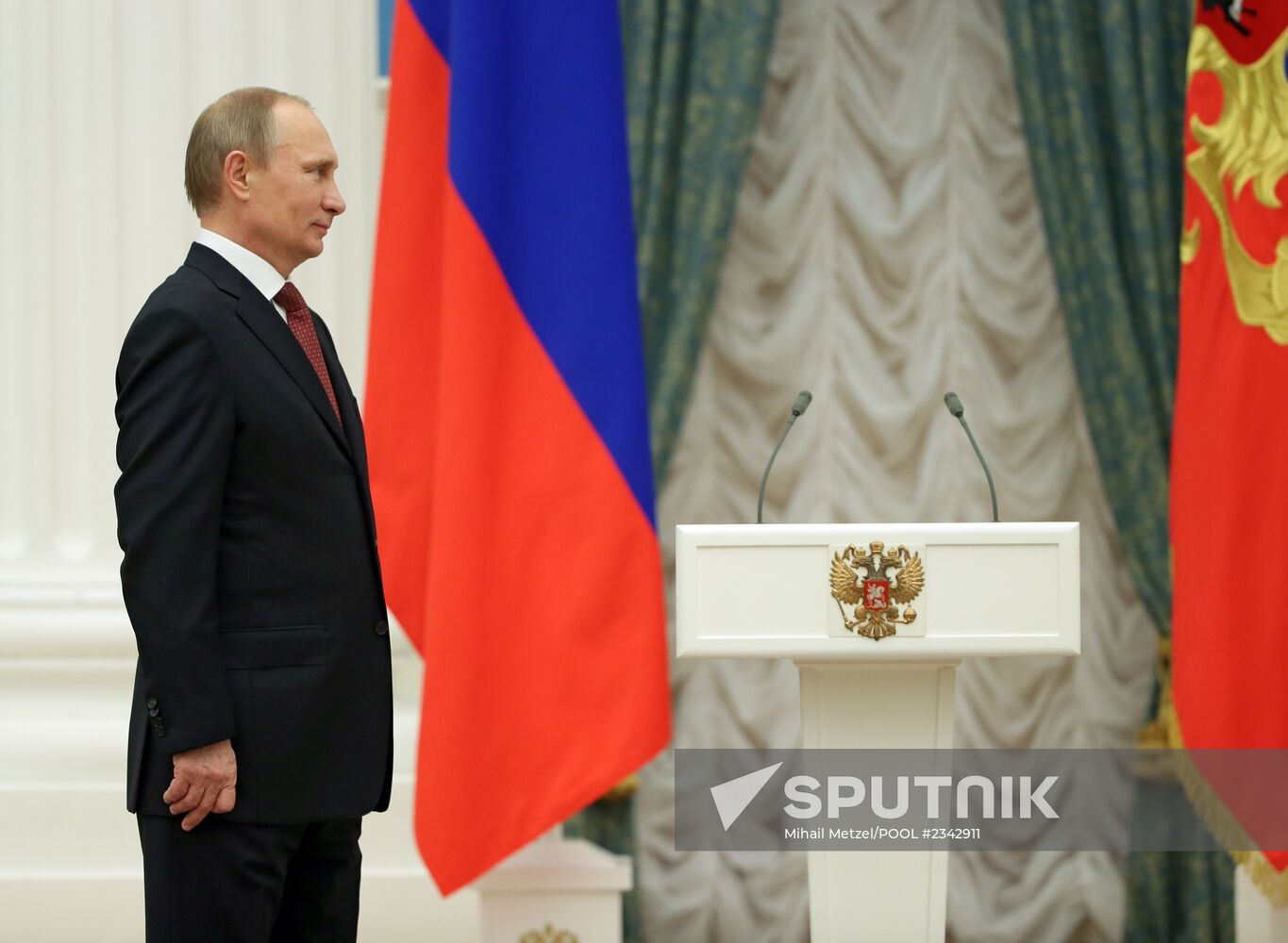 Vladimir Putin presents Russian state awards