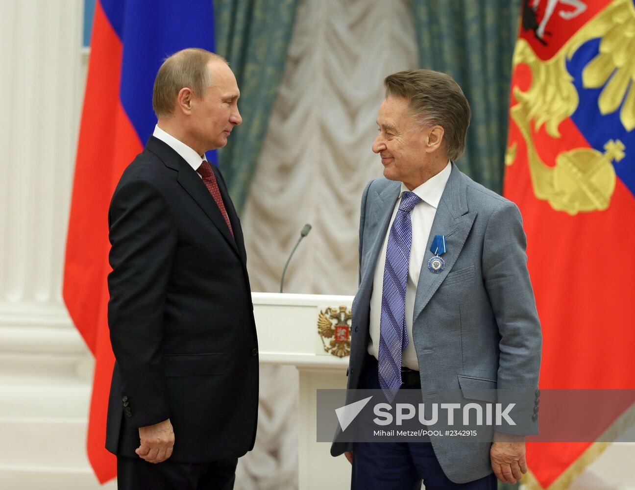 Vladimir Putin presents Russian state awards