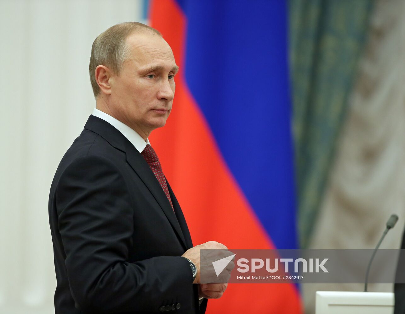 Vladimir Putin presents Russian state awards