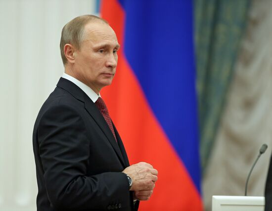 Vladimir Putin presents Russian state awards