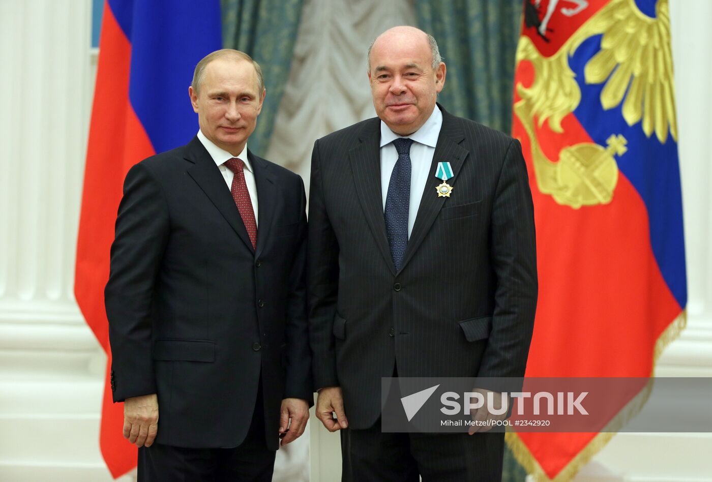 Vladimir Putin presents Russian state awards