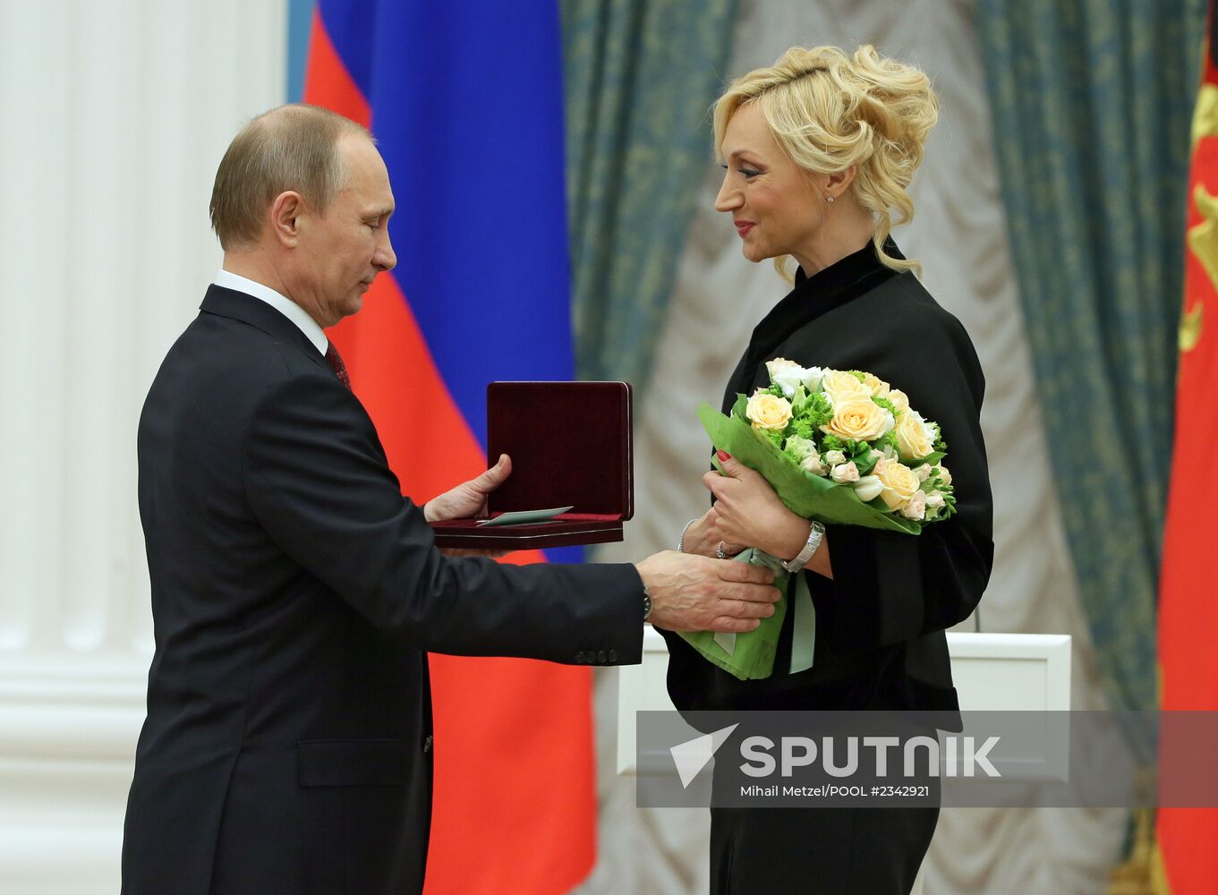 Vladimir Putin presents Russian state awards