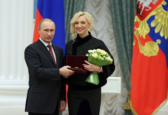 Vladimir Putin presents Russian state awards