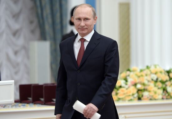 Vladimir Putin presents Russian state awards