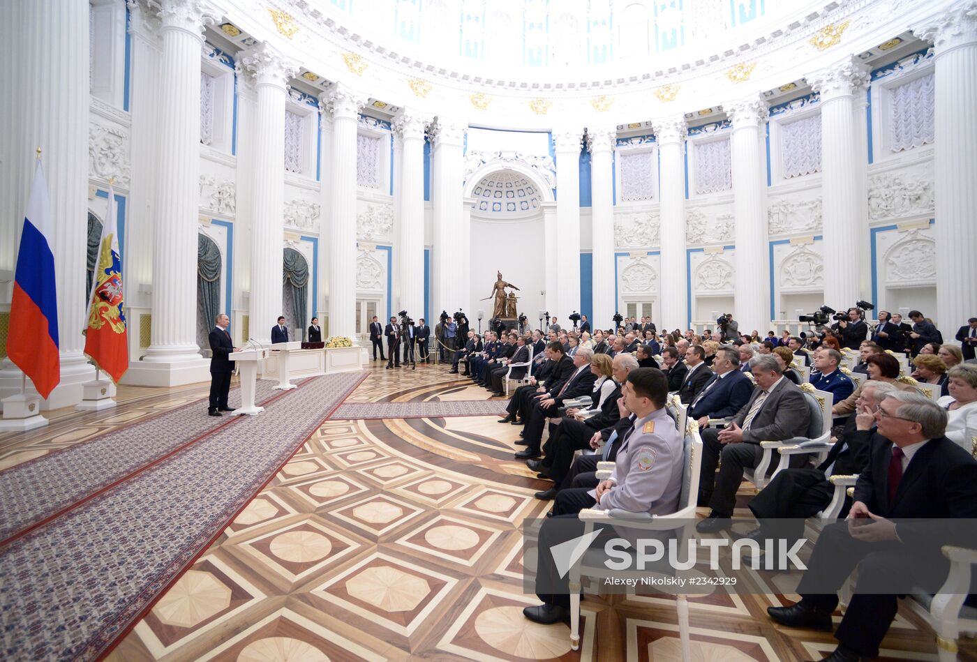 Vladimir Putin presents Russian state awards