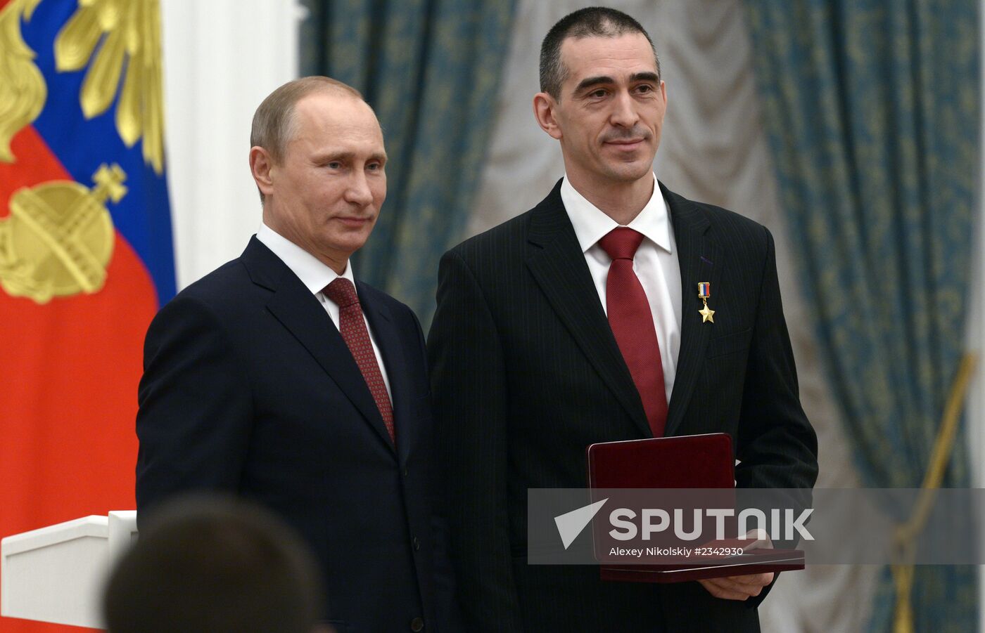 Vladimir Putin presents Russian state awards