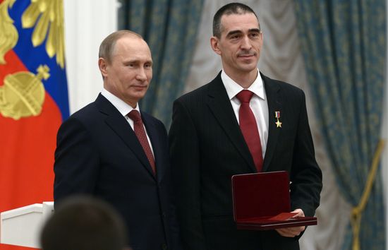 Vladimir Putin presents Russian state awards