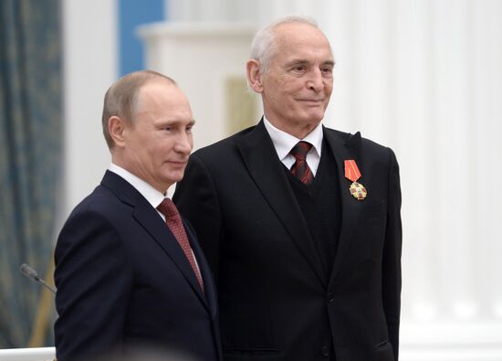 Vladimir Putin presents Russian state awards
