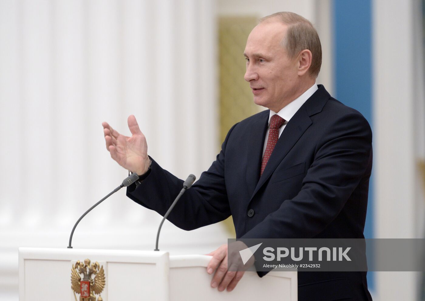 Vladimir Putin presents Russian state awards