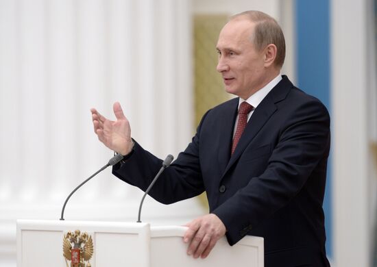 Vladimir Putin presents Russian state awards