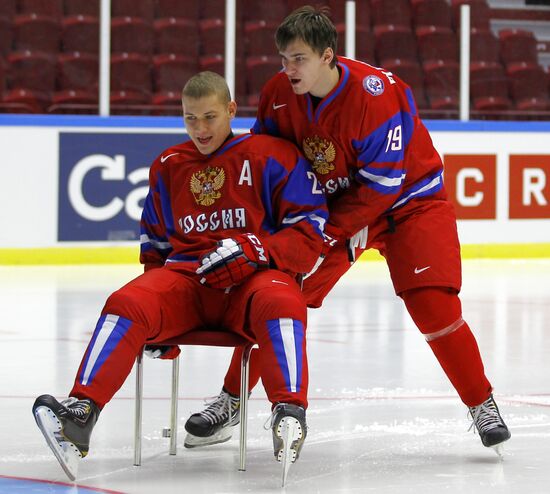 Photographs of Russian youth hockey team
