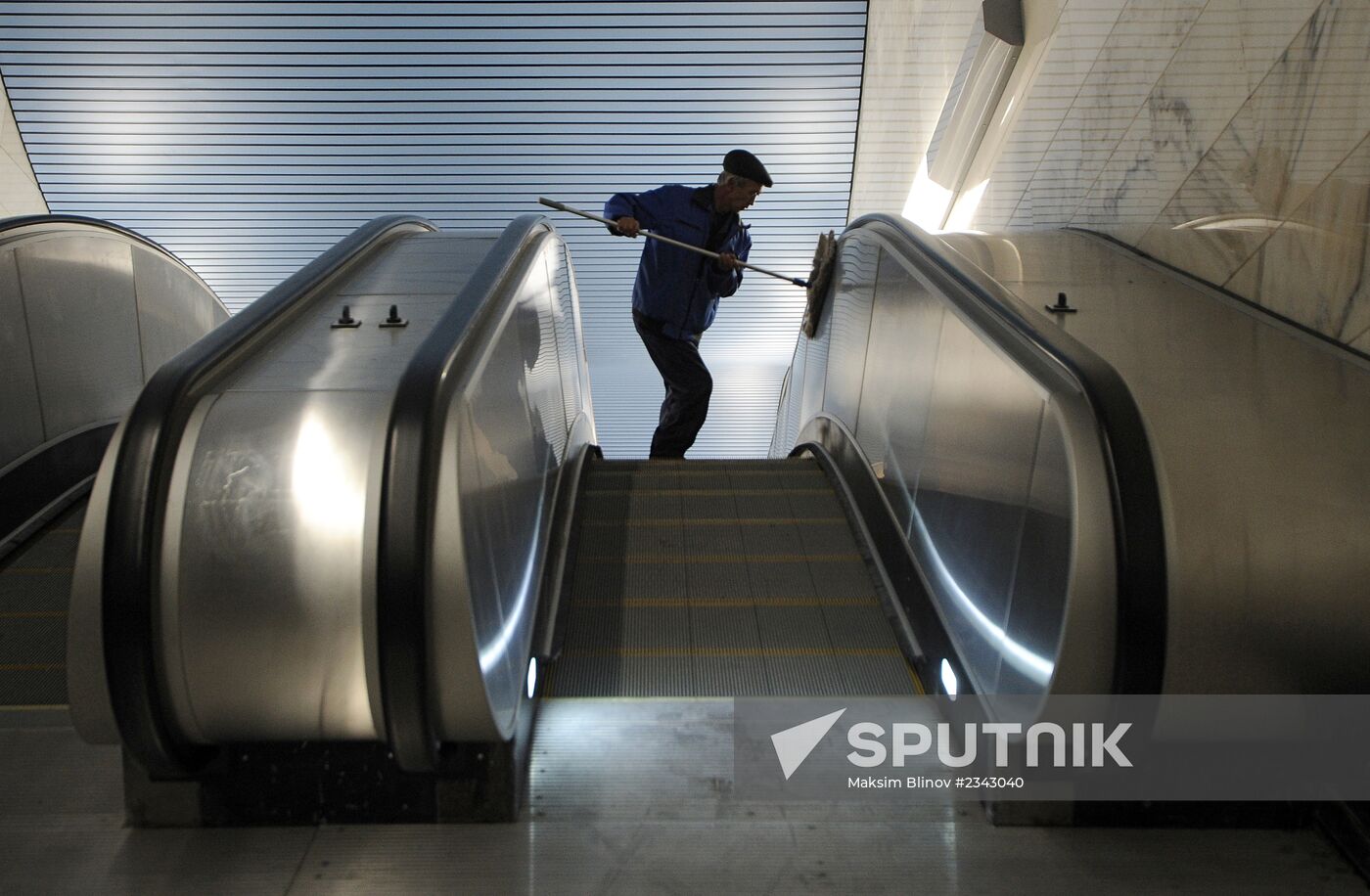 Trial run of metro train between Delovoy Tsentr and Park Pobedy stations