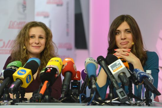 News conference with Maria Alyokhina and Nadezhda Tolokonnikova