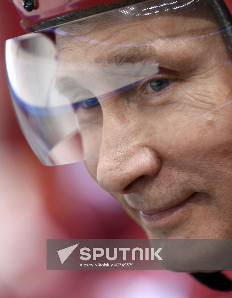 Vladimir Putin takes part in friendly hockey match
