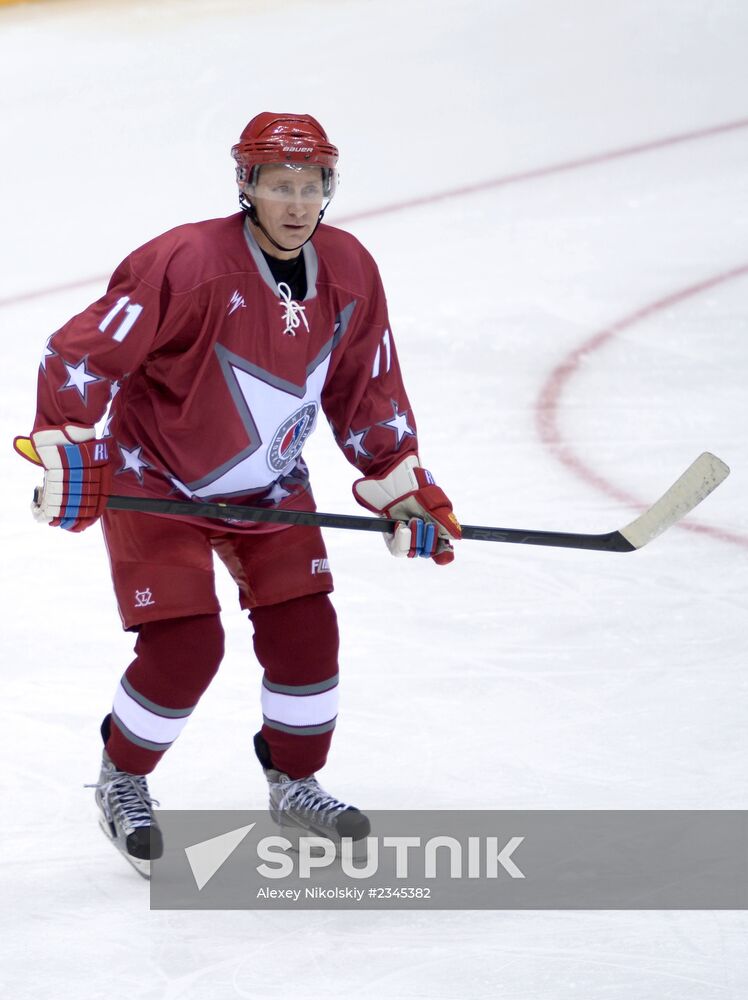Vladimir Putin takes part in friendly hockey match